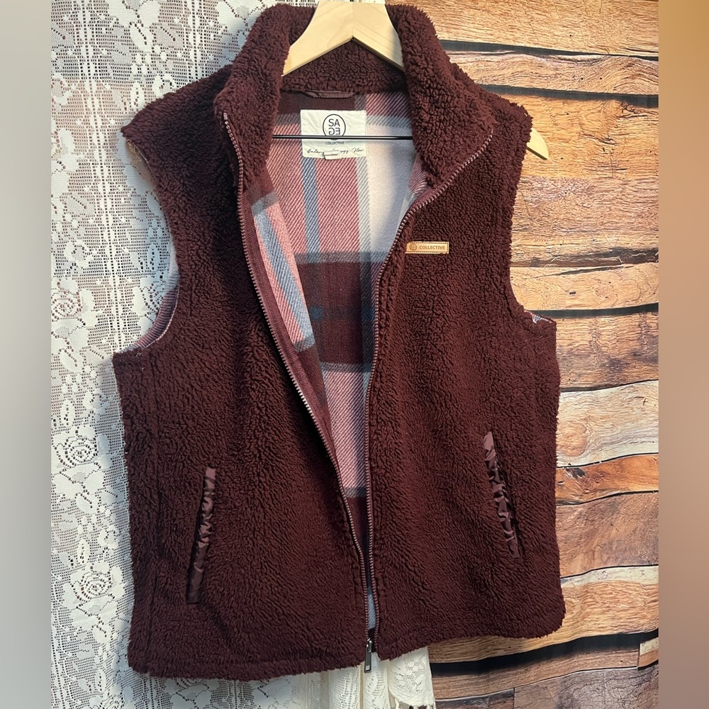 Sage Collective Burgundy Sherpa Vest with Patterned Flannel lining - Picture 5 of 9